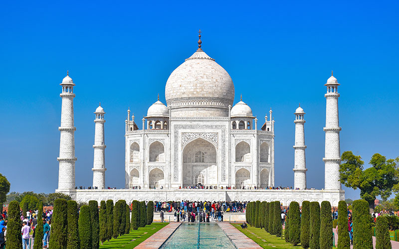 famous tourist places in agra