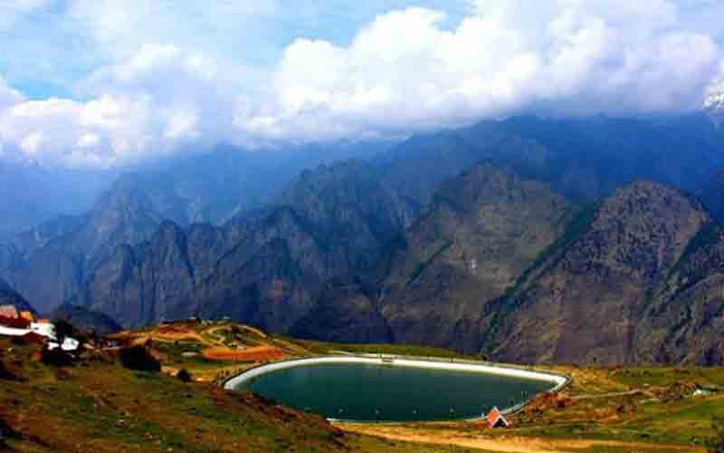 Auli, where flowers blossom in spring and snow blankets in winter